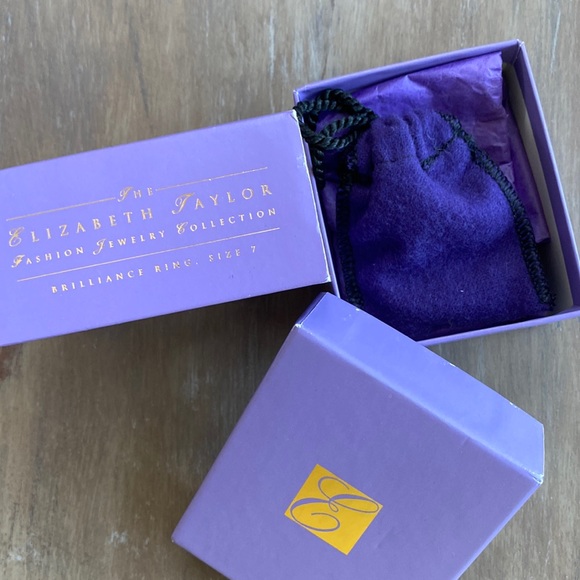 Elizabeth Taylor - Vintage Avon! Brilliance Ring - size 7 - Picture 7 of 7